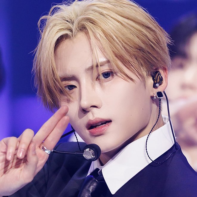 A moment captured by Lee Sangwon (ALPHA DRIVE ONE)'s fan