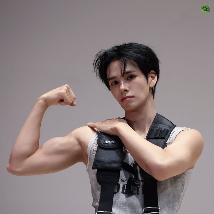 Foto aktivitas terbaru Serim (CRAVITY)