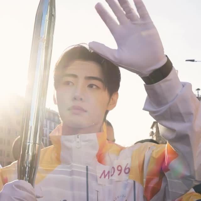 Foto aktivitas terbaru Sunghoon (ENHYPEN)