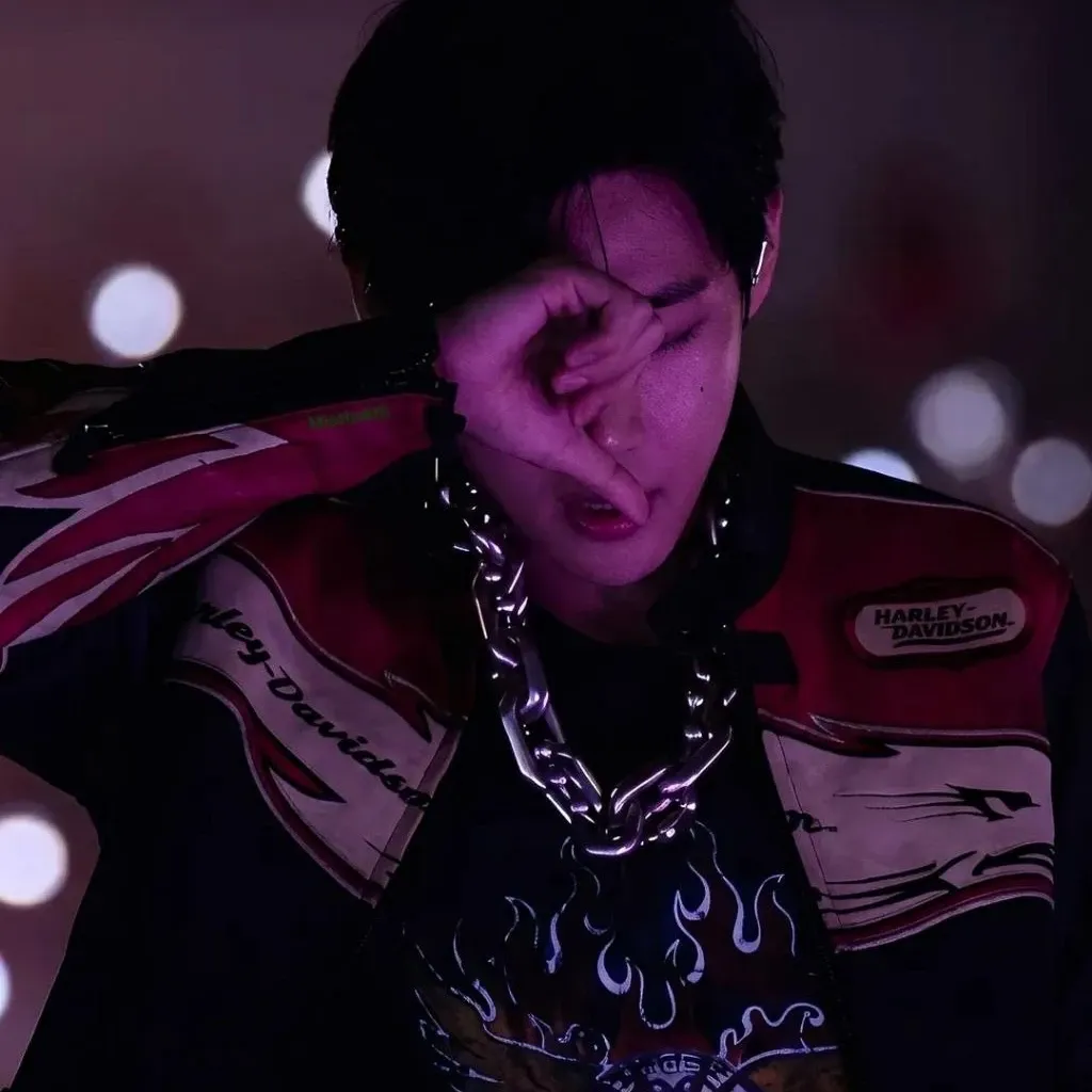 뷔 (방탄소년단)의 최신 사진