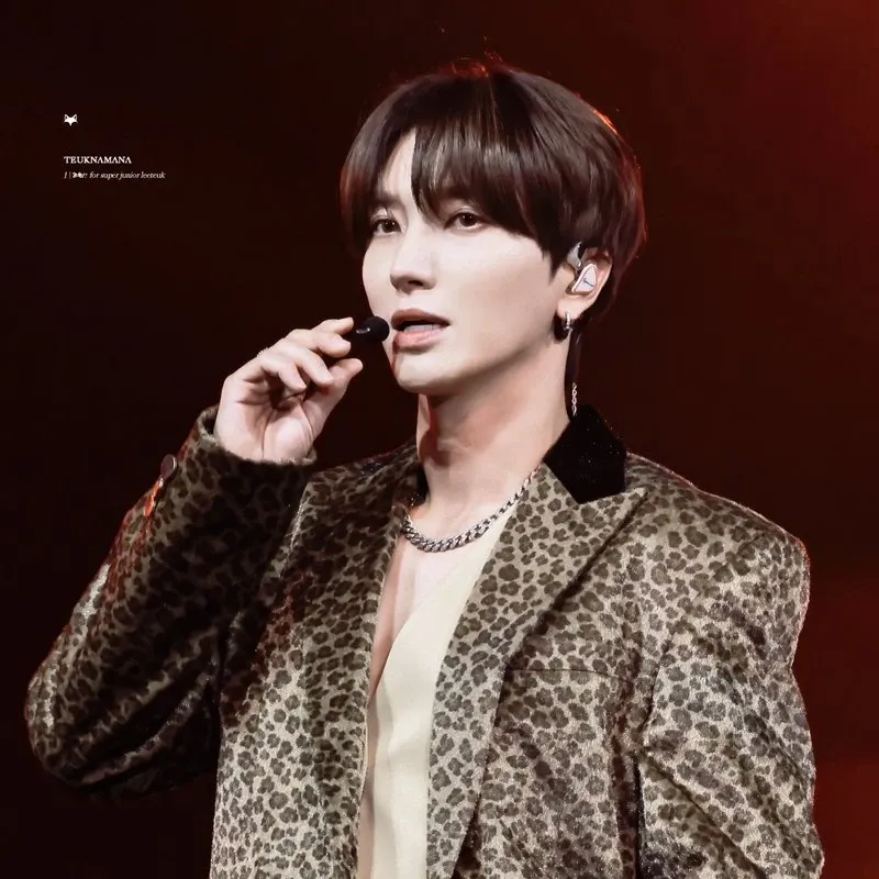 A moment captured by Leeteuk (Super Junior)'s fan