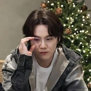 Foto terbaru SUGA (BTS)