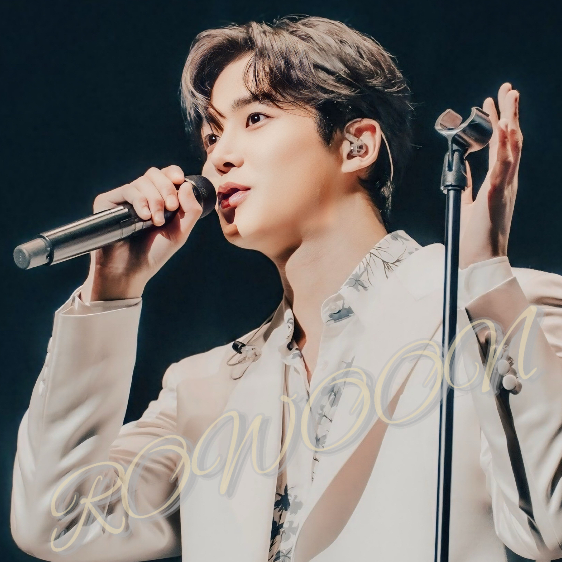 로운의 최신 사진