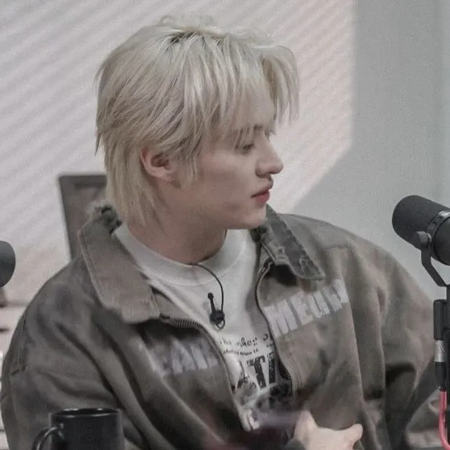 A moment captured by Lee Know (Stray Kids)'s fan