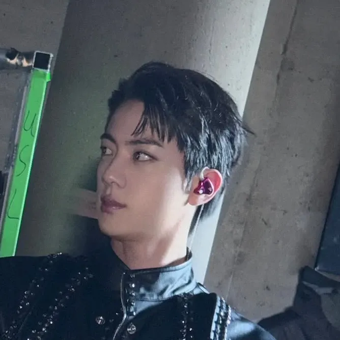 Potret di balik layar Jin (BTS)