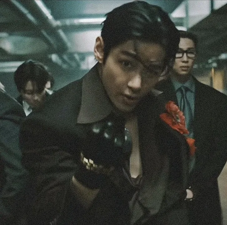 Foto aktivitas terbaru V (BTS)