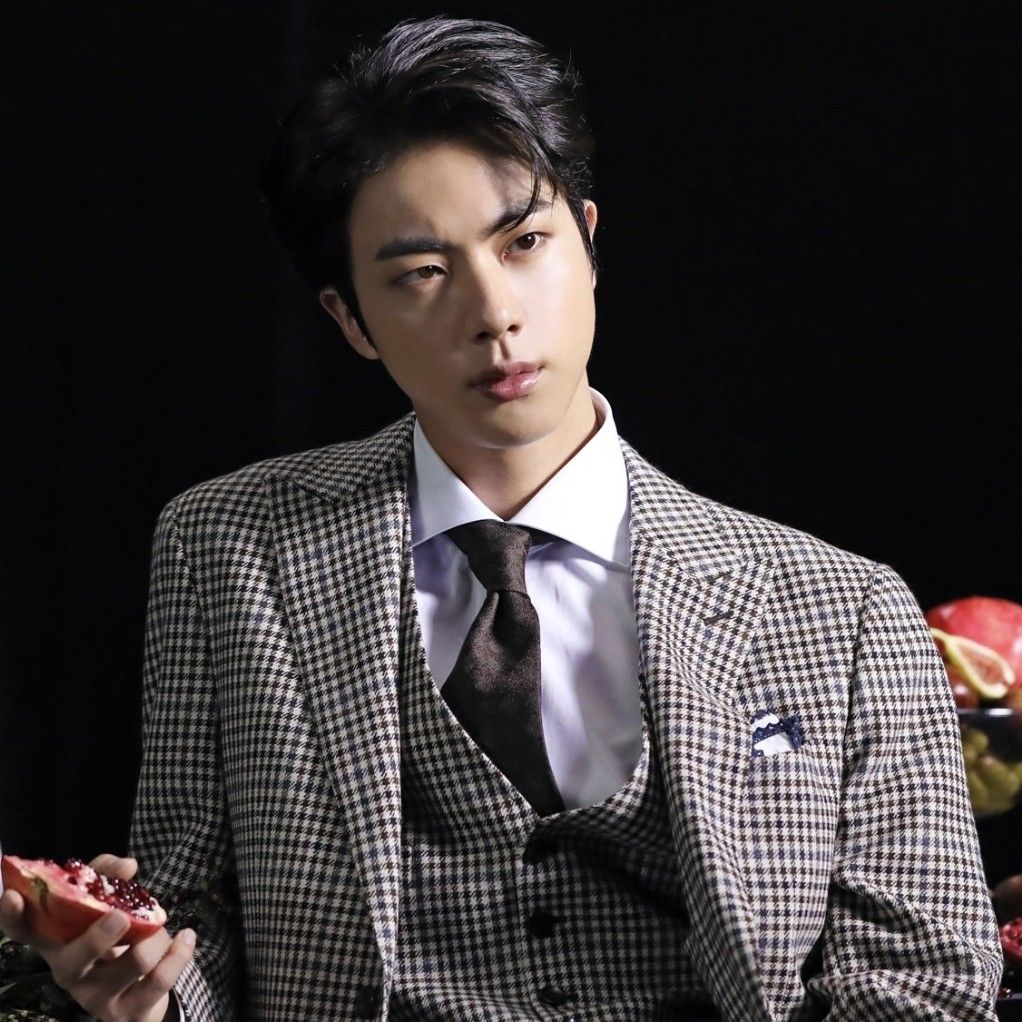 Foto aktivitas terbaru Jin (BTS)