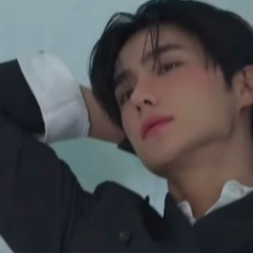 Behind-the-scenes cut of Hyunjae (THE BOYZ)