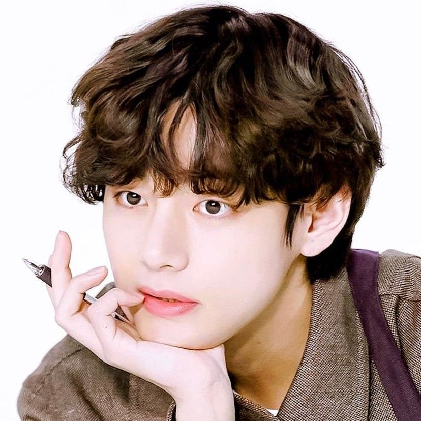 Foto aktivitas terbaru V (BTS)