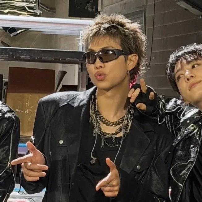 Behind-the-scenes cut of BTS