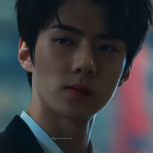 Behind-the-scenes cut of EXO