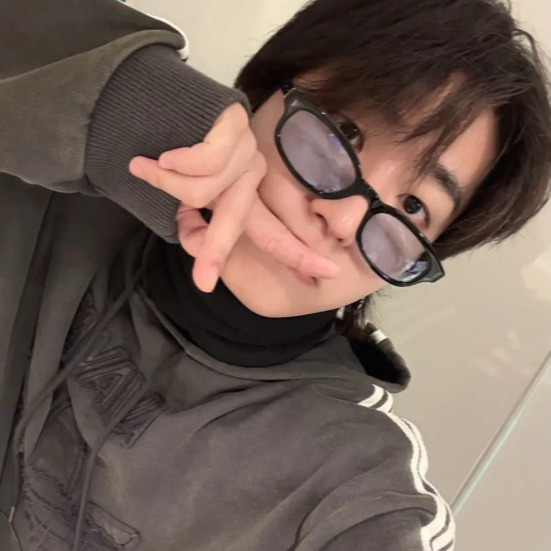 Behind-the-scenes cut of HAN (Stray Kids)