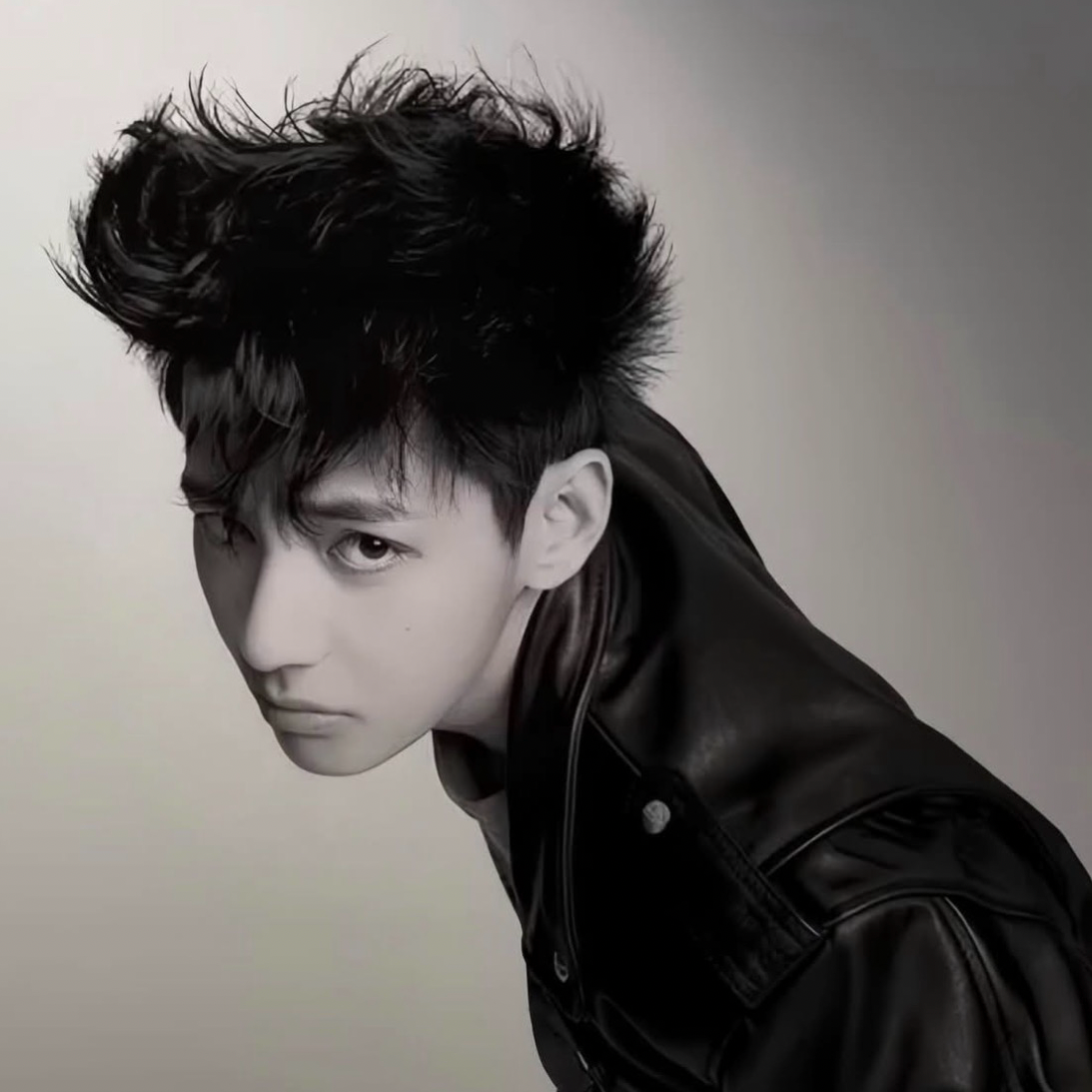 V (防彈少年團)的最新活動照片