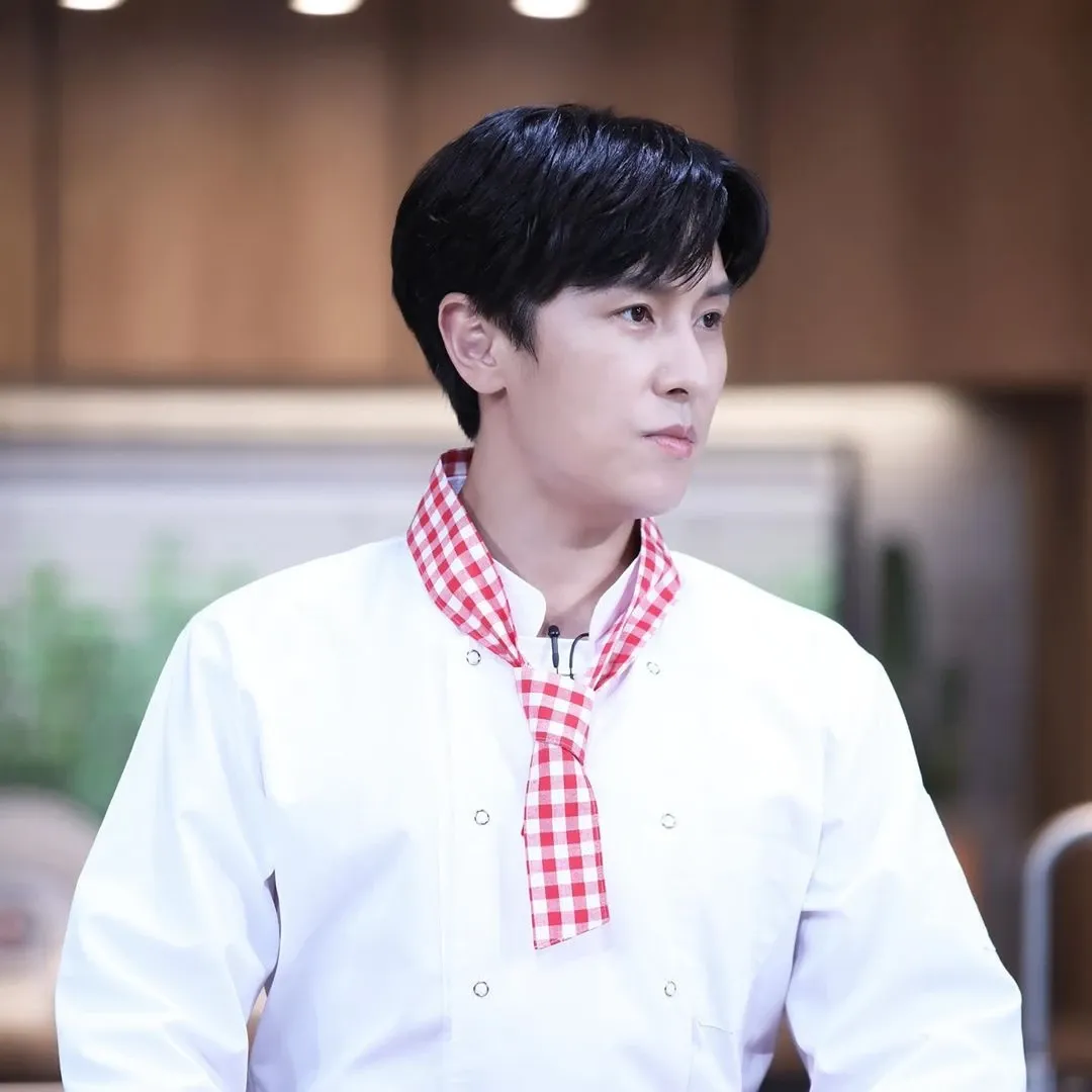 Latest photo of Kim Dongwan (SHINHWA)