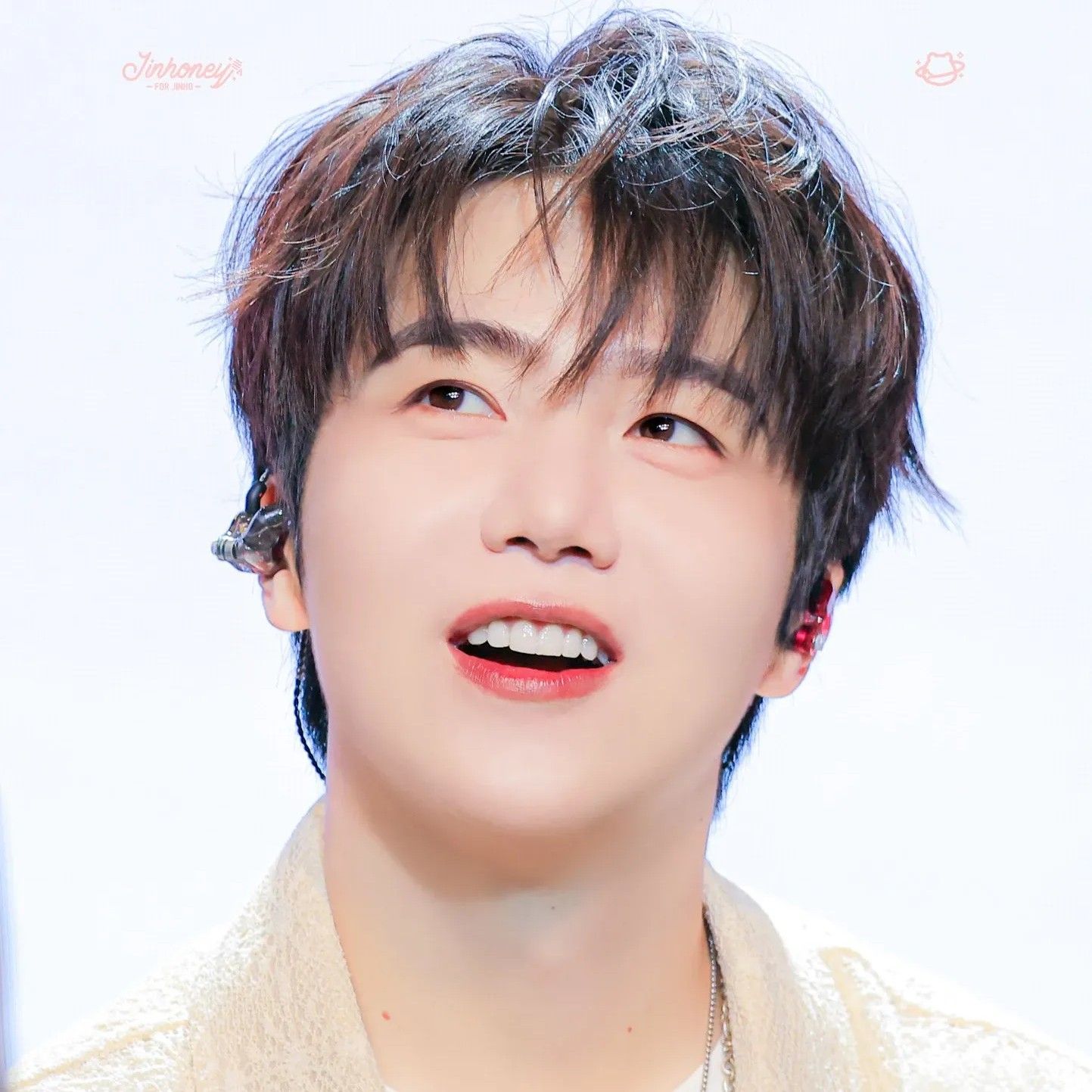 A moment captured by Jinho (PENTAGON)'s fan