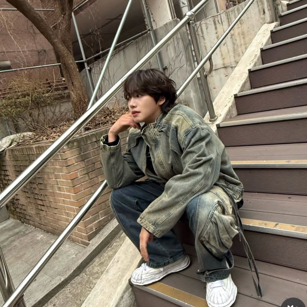 Behind-the-scenes cut of Lim Youngmin