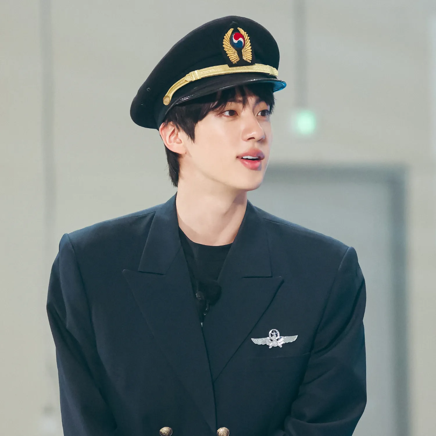 Momen yang diabadikan oleh penggemar Jin (BTS)