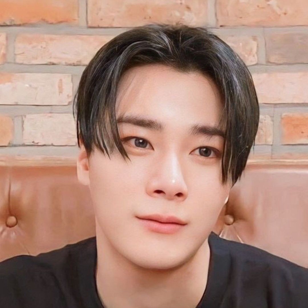 Behind-the-scenes cut of Moonbin (ASTRO)