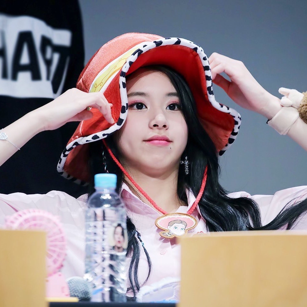 Foto aktivitas terbaru TWICE