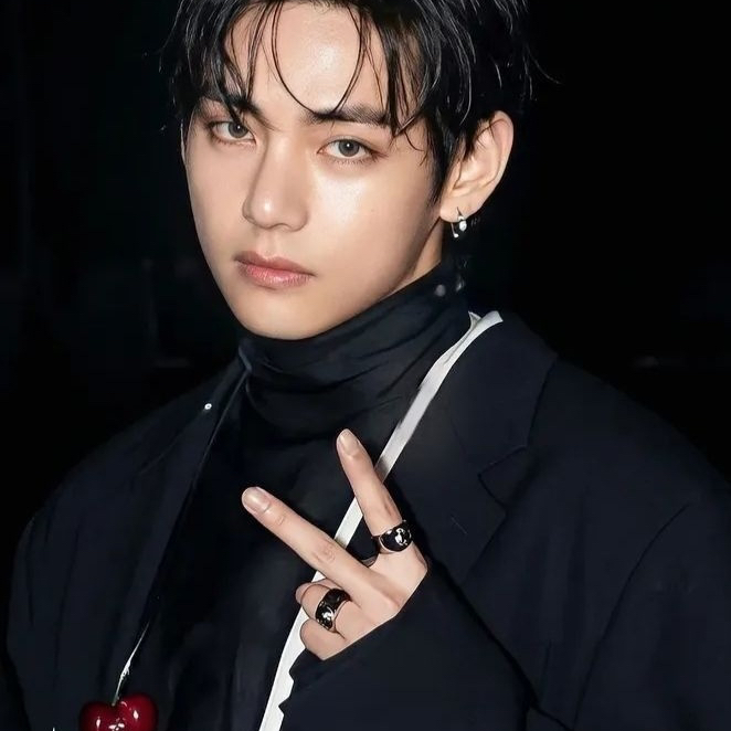 뷔 (방탄소년단)의 최신 사진