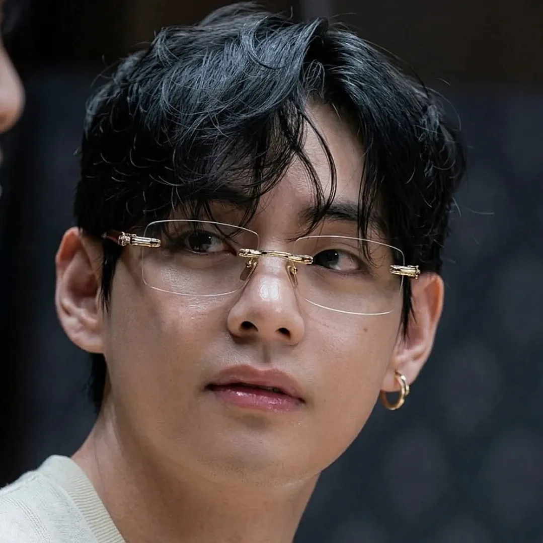 뷔 (방탄소년단) 최근 활동샷