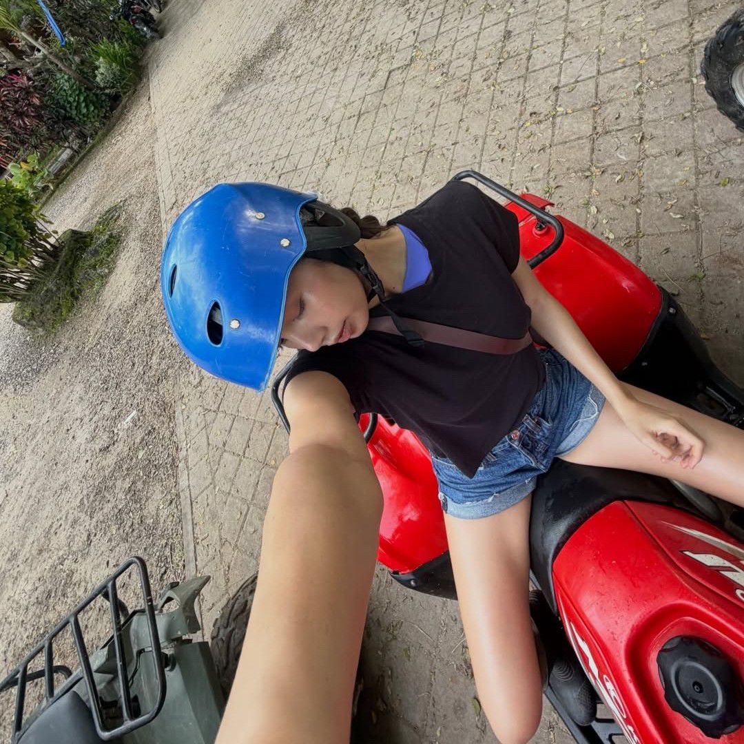 Momen yang diabadikan oleh penggemar Lisa (BLACKPINK)