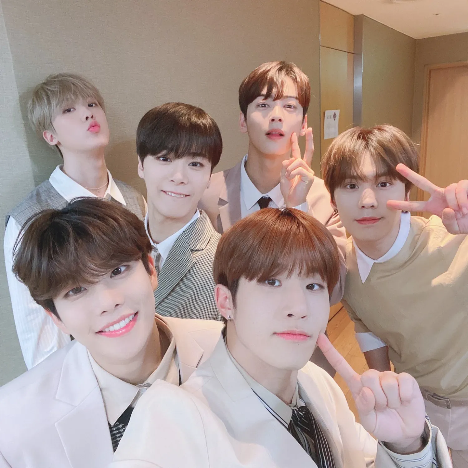 아스트로 최근 활동샷