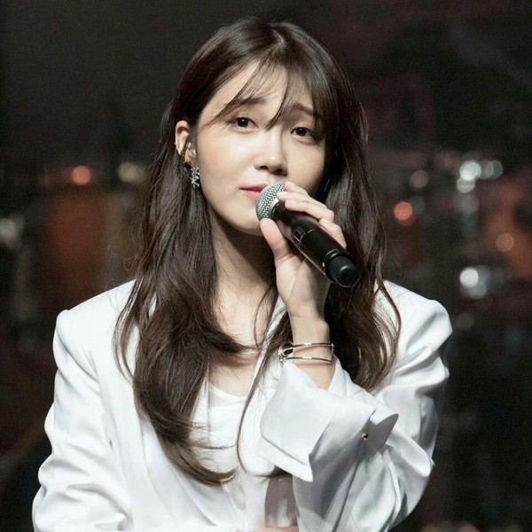 Signature photo of Jeong Eunji (Apink) capturing their charm