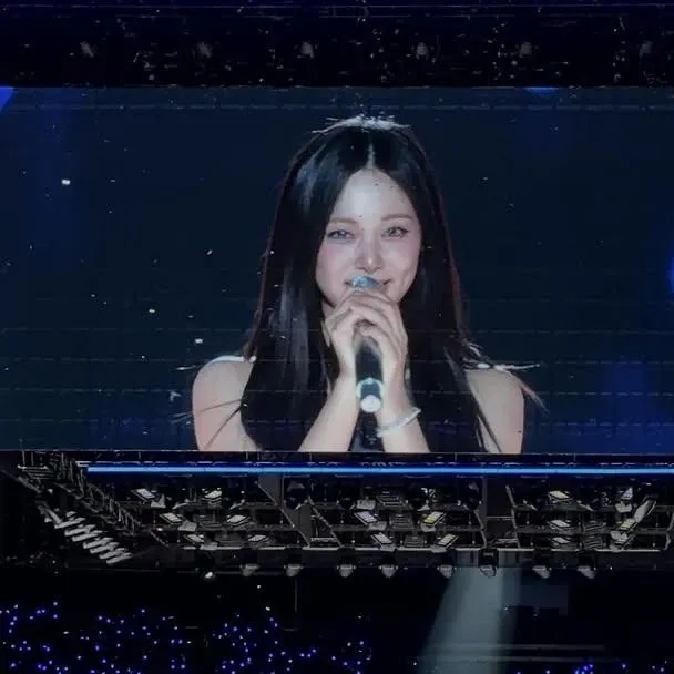 Foto aktivitas terbaru Tzuyu (TWICE)