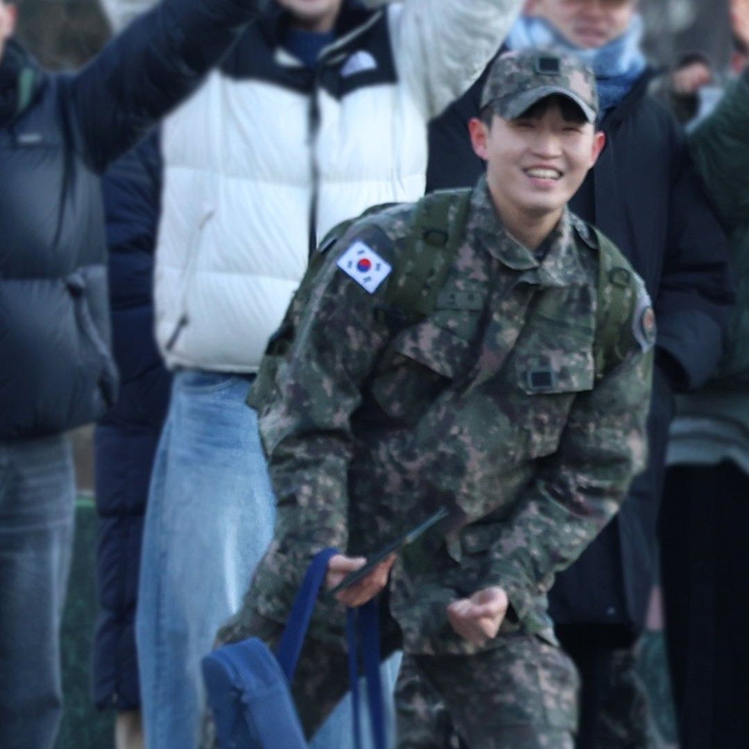 Behind-the-scenes cut of Kim Jaehwan