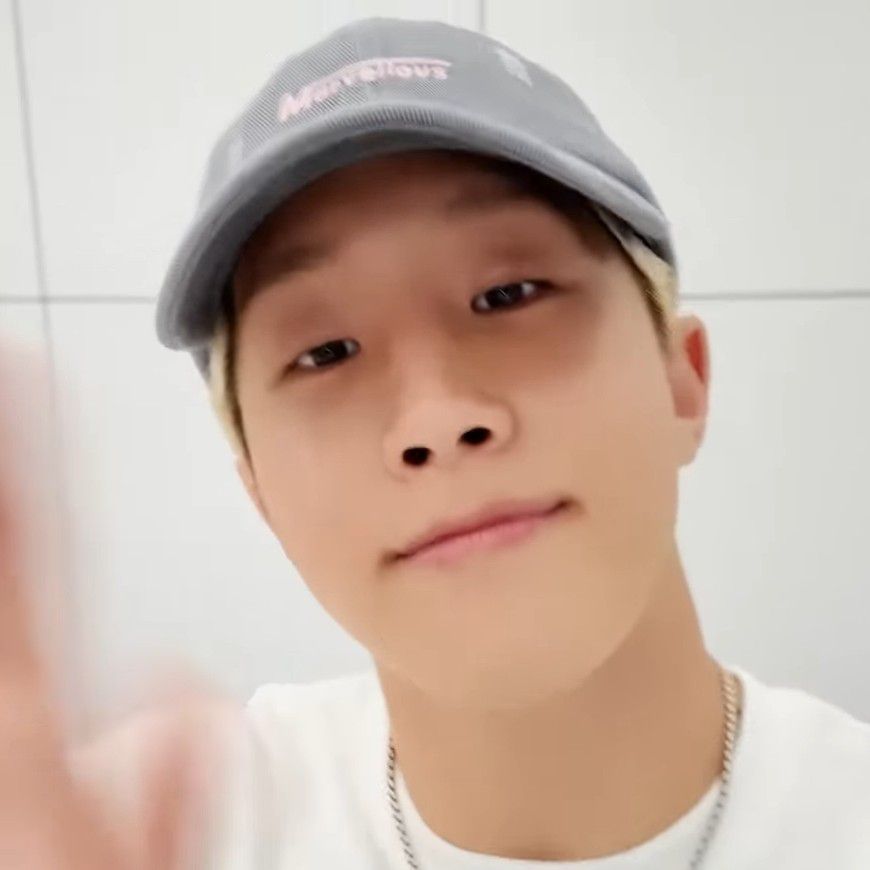 A moment captured by Jinjin (ASTRO)'s fan