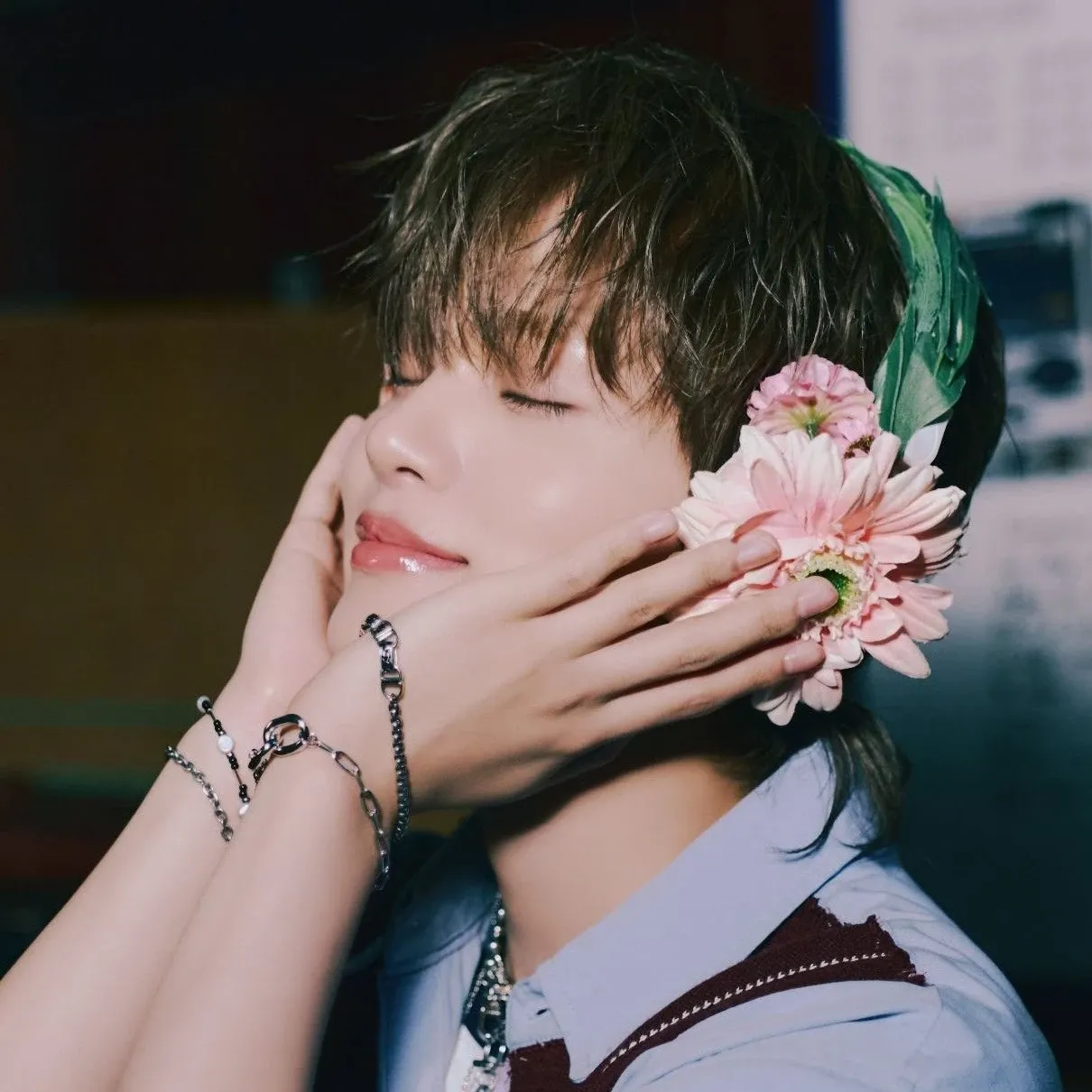 A moment captured by Lee Daehwi (AB6IX)'s fan