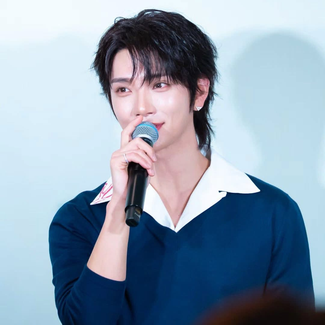 A moment captured by Joshua (SEVENTEEN)'s fan