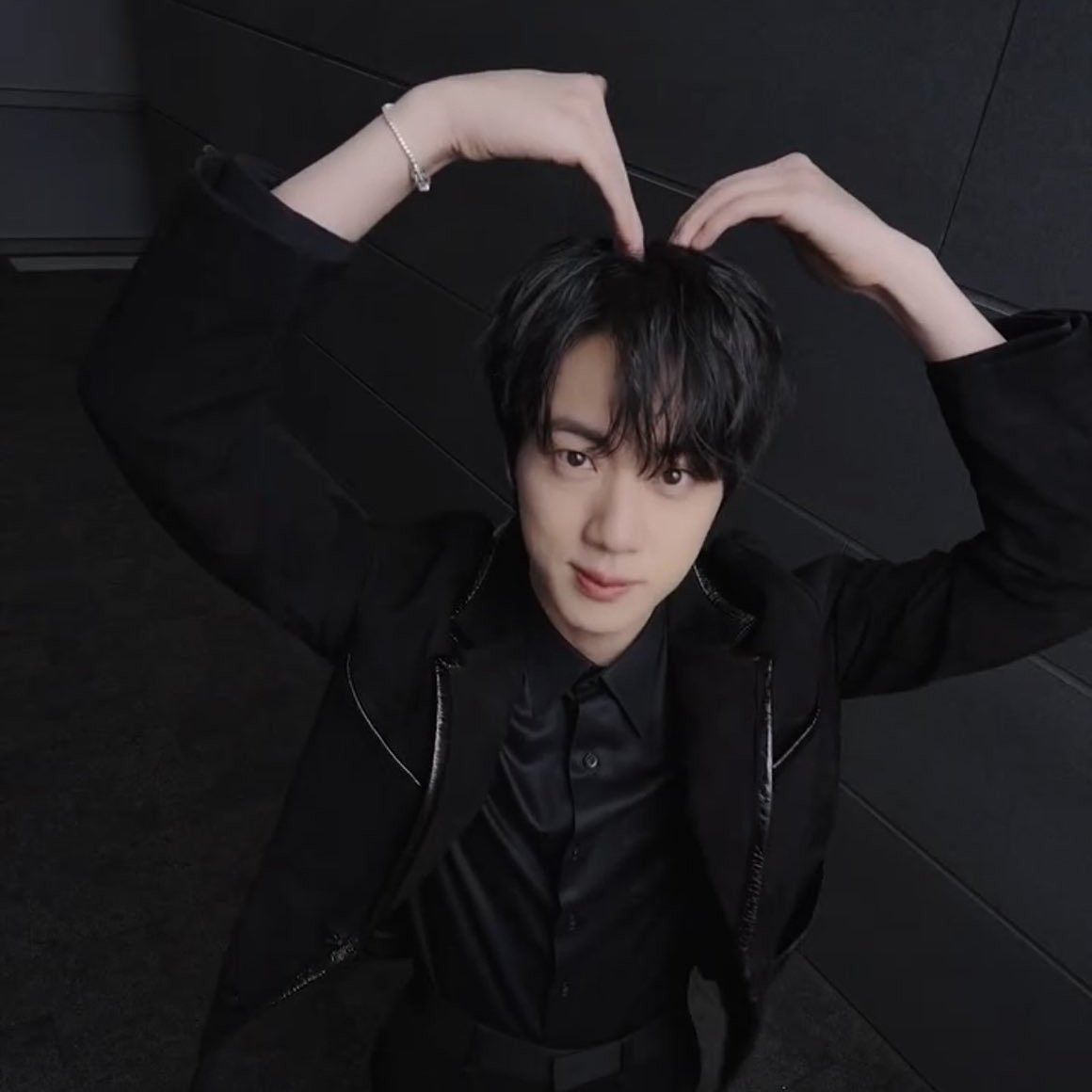 Potret di balik layar Jin (BTS)