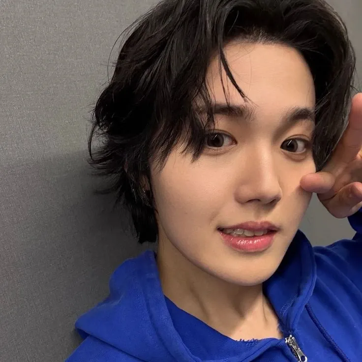 Recent activity shot of Doyoung (TREASURE)
