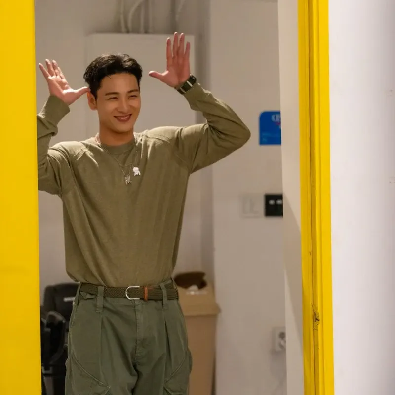 Behind-the-scenes cut of Baekho