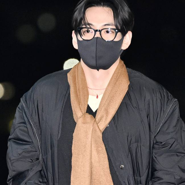 뷔 (방탄소년단) 최근 활동샷