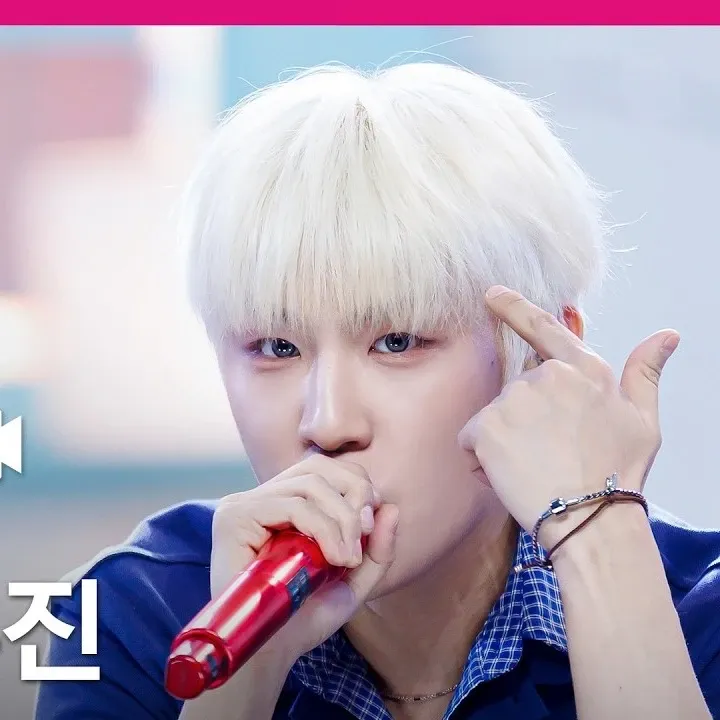 A moment captured by Park Woojin (AB6IX)'s fan