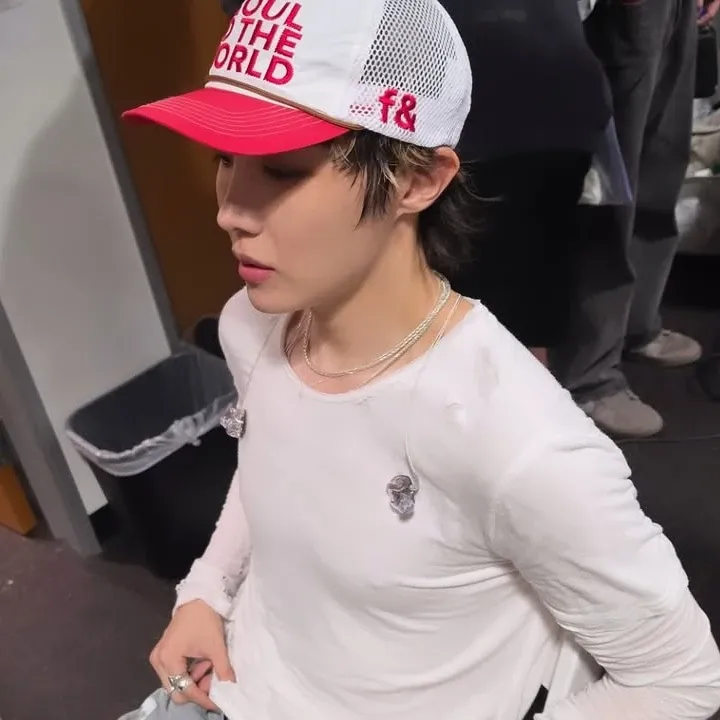 제이홉 (방탄소년단)의 최신 사진