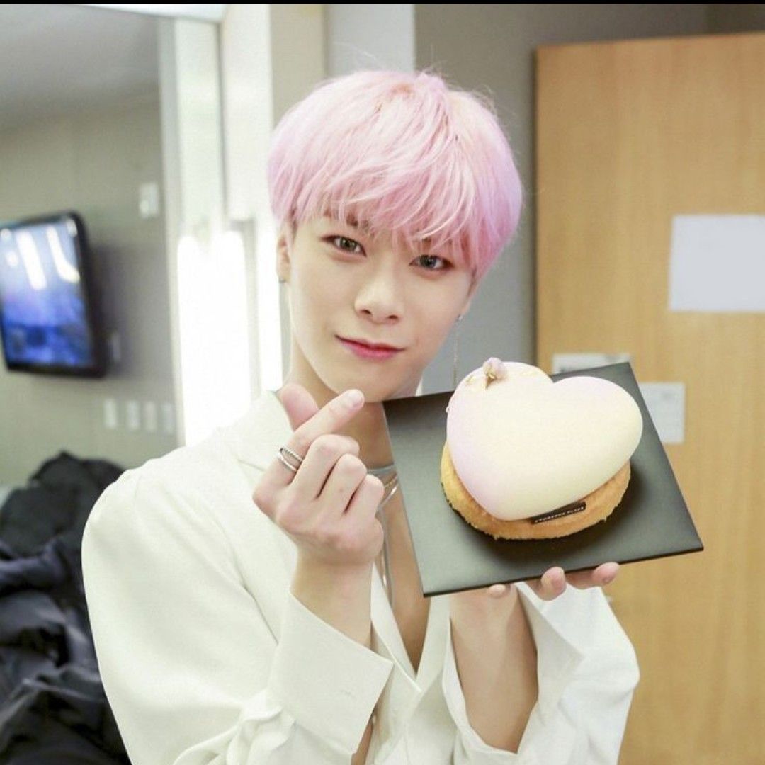 A moment captured by Moonbin (ASTRO)'s fan