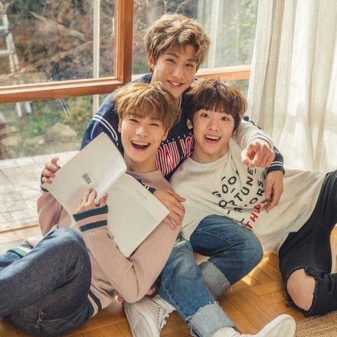 아스트로의 최신 사진