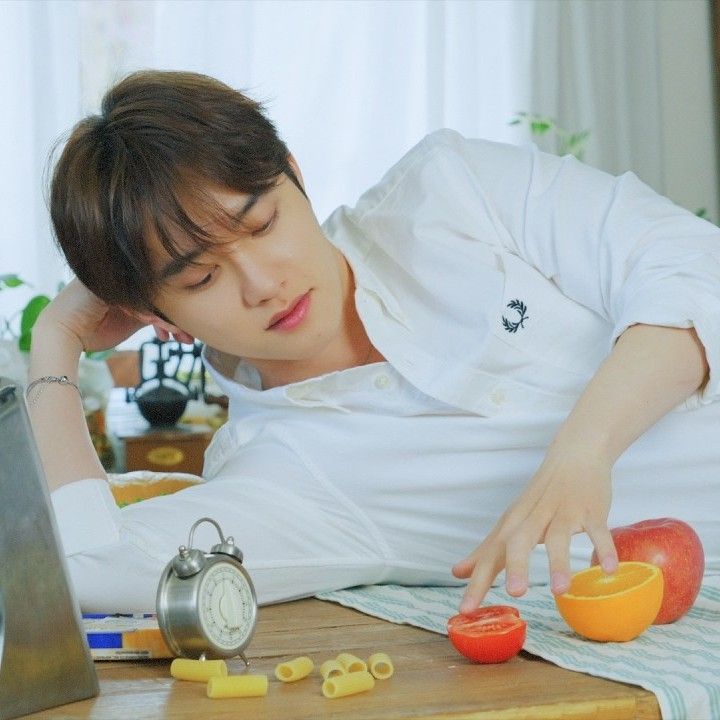 Behind-the-scenes cut of D.O. (EXO)