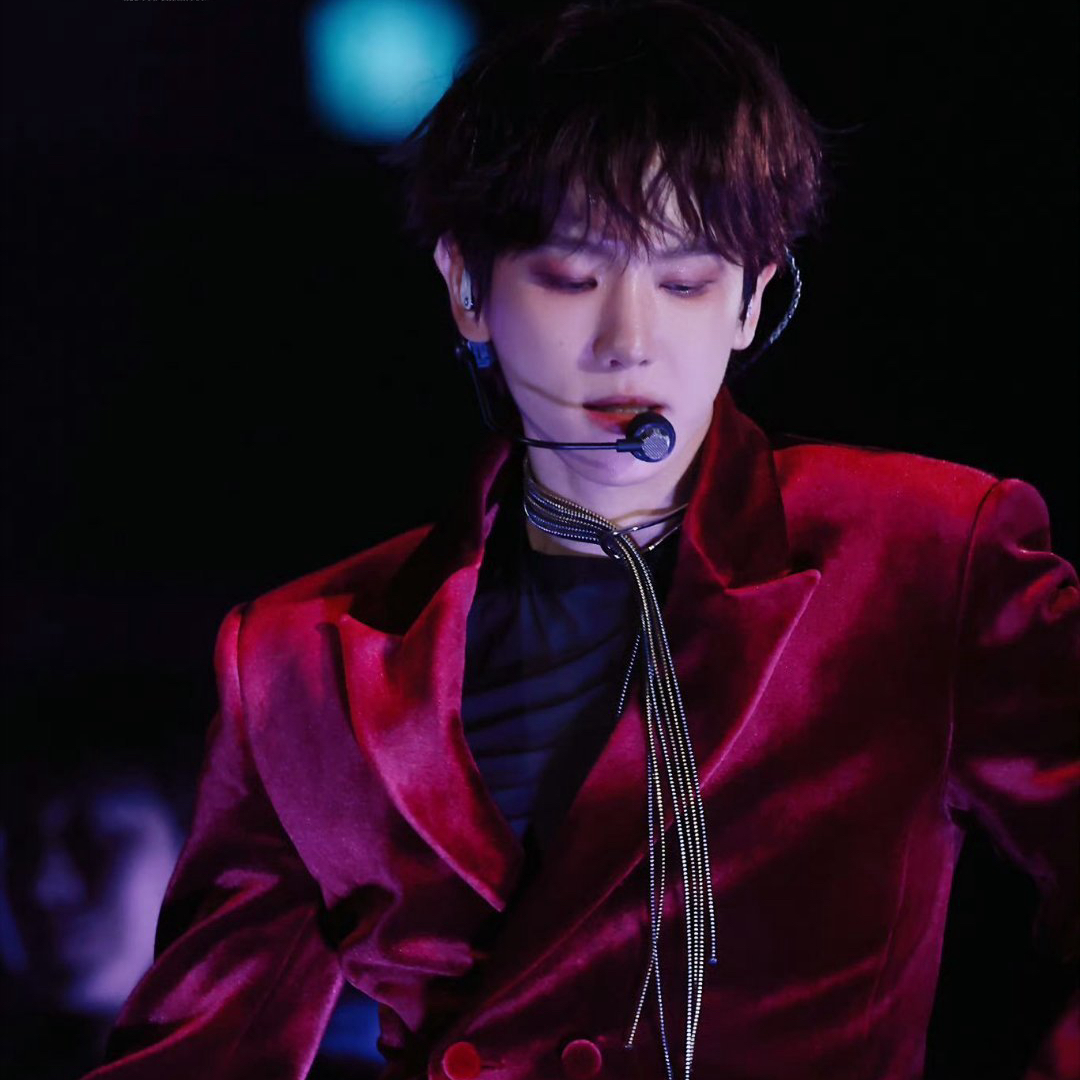 백현 (EXO) 최근 활동샷