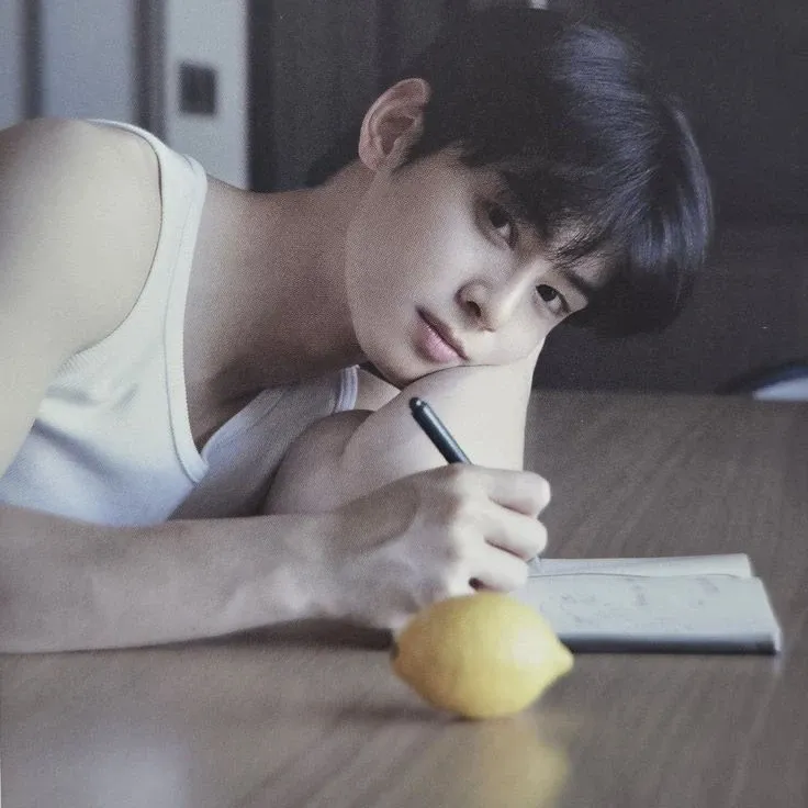 A moment captured by Eunwoo (ASTRO)'s fan