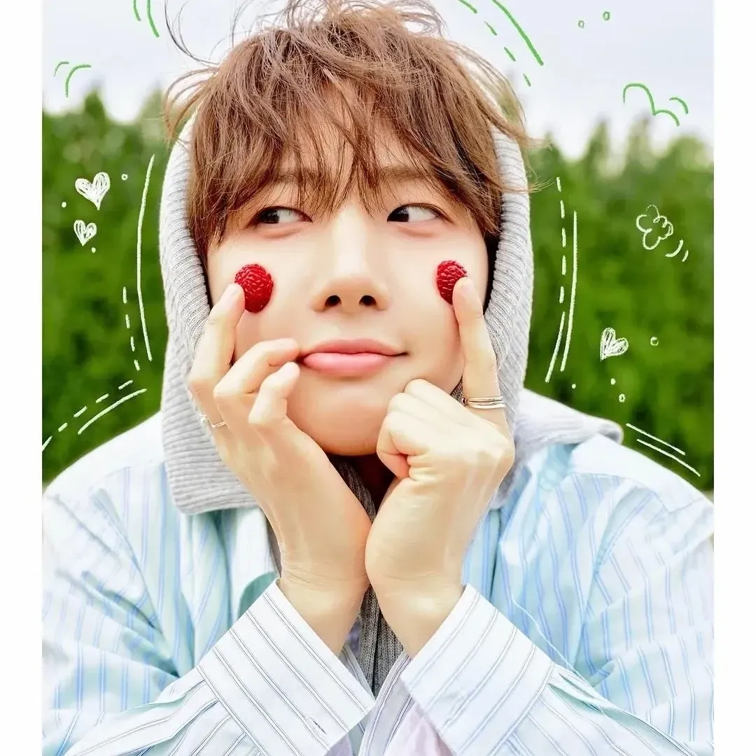 Recent activity shot of Hui (PENTAGON)