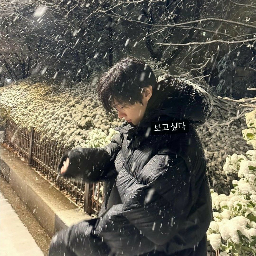 Behind-the-scenes cut of Kim Wooseok