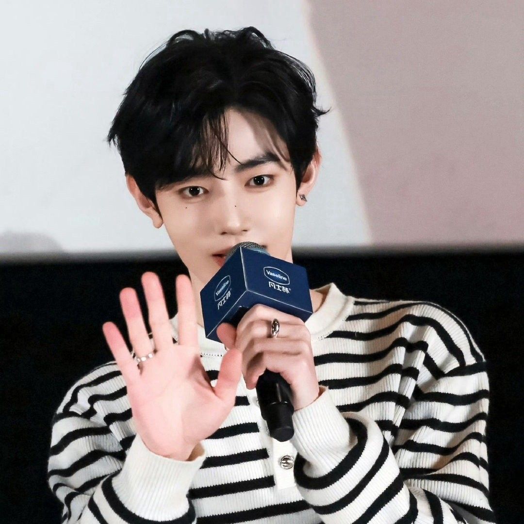 Behind-the-scenes cut of Zhang Hao (ZEROBASEONE)