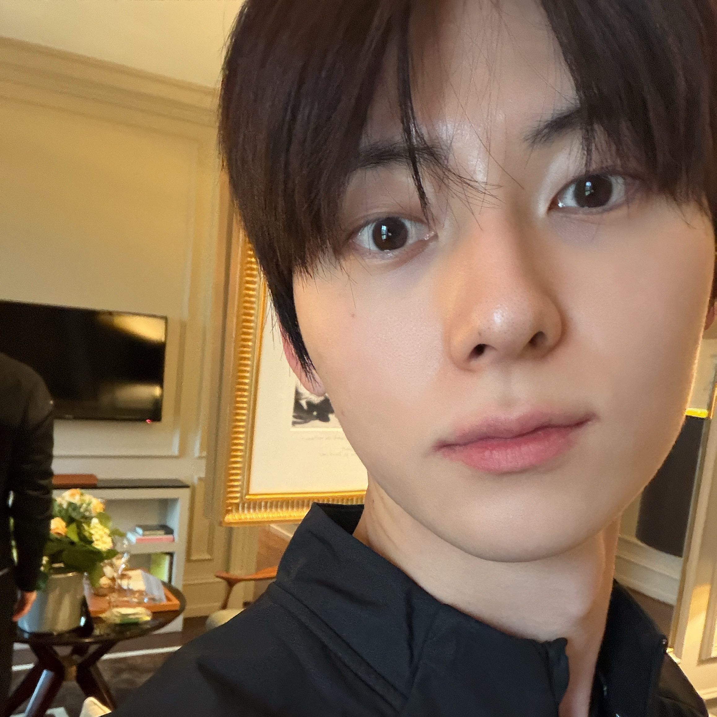 A moment captured by Hwang Minhyun's fan