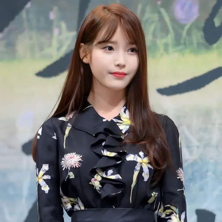 Foto aktivitas terbaru IU