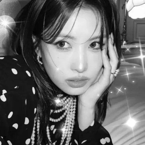 Foto terbaru Momo (TWICE)